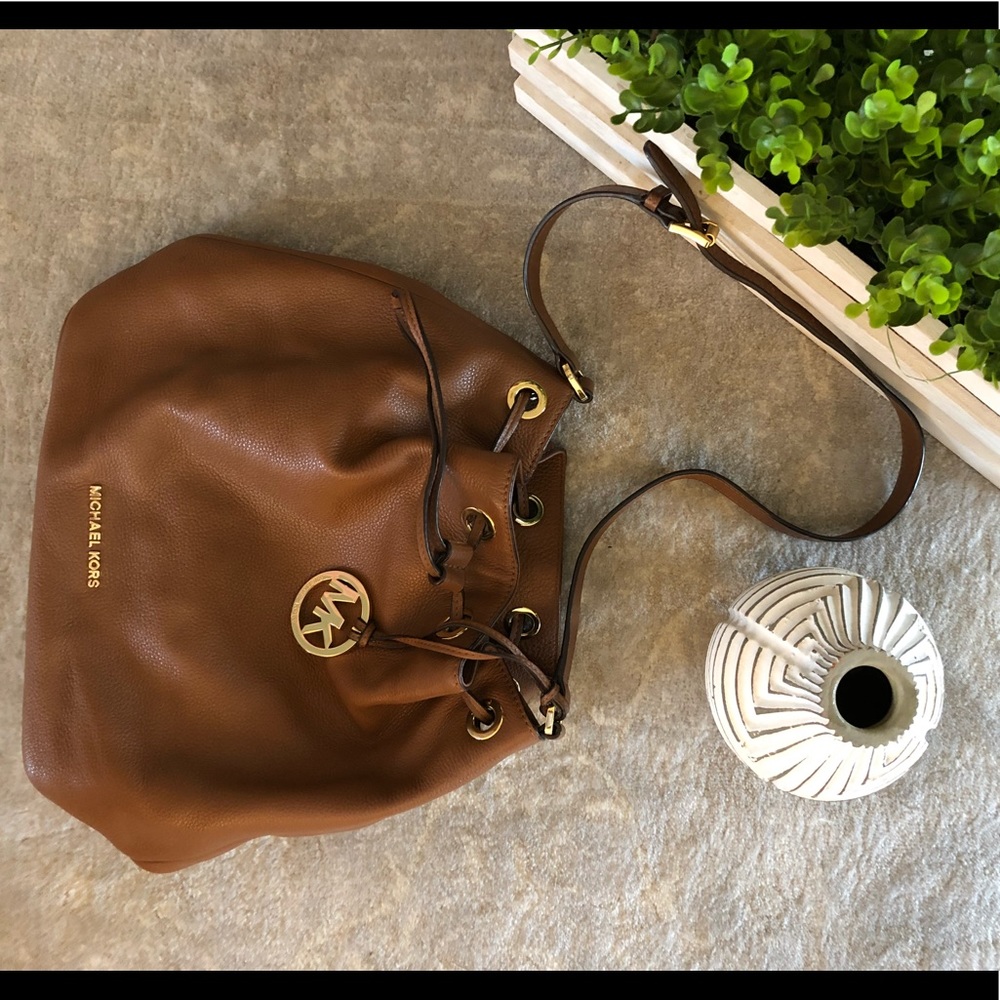 Michael Kors Cary Medium Bucket Bag